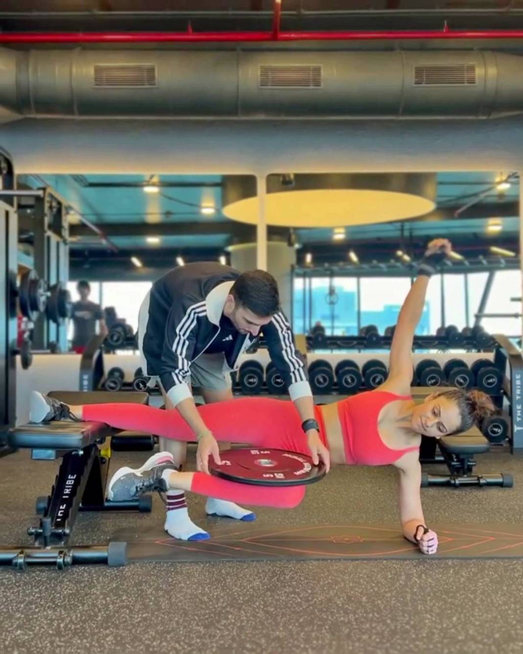 Ünlü oyuncu yürekleri ağza getirdi! Apar topar hastaneye kaldırıldı 5